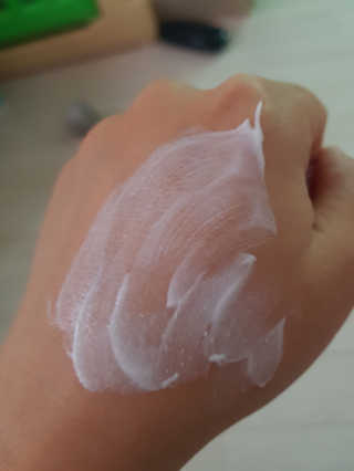 더마비 에브리데이 선블록 SPF50+PA++++ — 3점을 준 리뷰어가 2020년 4월 올린 사용 사진