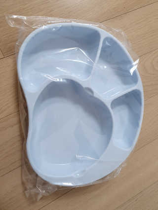 유비맘 캐릭터 실리콘 흡착 식판_색상 랜덤발송 — 5점을 준 리뷰어가 2020년 10월 올린 사용 사진