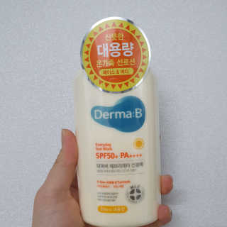 더마비 에브리데이 선블록 SPF50+PA++++ — 4.5점을 준 리뷰어가 2020년 4월 올린 사용 사진