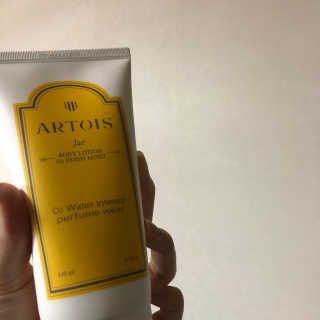 아르투아 ARTOIS 꽃밭에 누운듯 은은한 꽃향기, 아르투아 자르 바디로션 — 4.5점을 준 리뷰어가 2020년 6월 올린 사용 사진