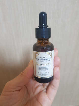 [스킨큐어] 산다화 비타민C 화이트닝 에센스 30ml — 5점을 준 리뷰어가 2020년 4월 올린 사용 사진