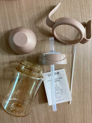 유비맘 샘방지 PPSU 빨대컵_컬러 랜덤 발송 — 4점을 준 리뷰어가 2020년 6월 올린 사용 사진