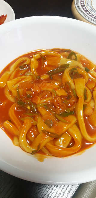 [풀무원] 달콤고추장크림, 양송이버섯크림 누들떡볶이 — 5점을 준 리뷰어가 2020년 5월 올린 사용 사진