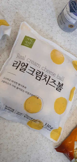 가치식탁 리얼치즈스틱, 리얼크림치즈볼 — 5점을 준 리뷰어가 2020년 5월 올린 사용 사진