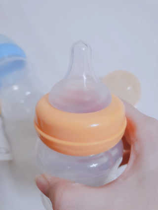 유비맘 신생아젖병 120ml 트리플팩_ 젖꼭지 포함 — 5점을 준 리뷰어가 2020년 8월 올린 사용 사진