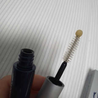 닥터존스킨 눈썹자라 — 4점을 준 리뷰어가 2020년 8월 올린 사용 사진