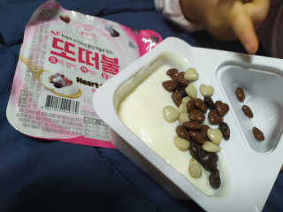 남양유업 또깍 접어 떠먹는 불가리스 2종 — 5점을 준 리뷰어가 2020년 9월 올린 사용 사진