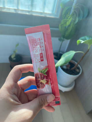 헬스업_쁘띠쁘띠석류콜라겐젤리_20g x 14포 — 5점을 준 리뷰어가 2020년 11월 올린 사용 사진