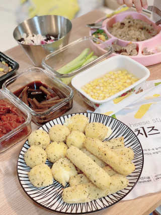 가치식탁 리얼치즈스틱, 리얼크림치즈볼 — 5점을 준 리뷰어가 2020년 4월 올린 사용 사진