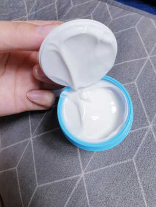 바르는콜라겐 하이온 제주바다보배 슬리핑마스크 100mL — 5점을 준 리뷰어가 2020년 6월 올린 사용 사진