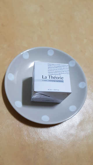 La Theorie Hydrating Ingredients | 하이드레이팅 인그레이디언츠 — 5점을 준 리뷰어가 2020년 4월 올린 사용 사진