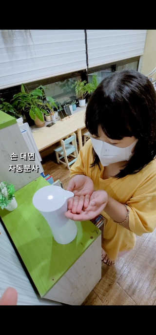 안도 굿티스 자동손소독기+리필액+극세사천 포함 — 5점을 준 리뷰어가 2020년 9월 올린 사용 사진