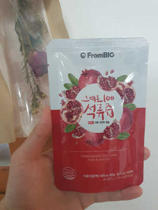 프롬바이오 오직 석류만 [그대로100 석류즙] 하루 1포로 건강하게 — 5점을 준 리뷰어가 2020년 4월 올린 사용 사진