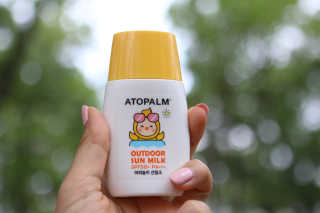 아토팜 야외놀이 선밀크 SPF50+ PA+++ — 5점을 준 리뷰어가 2020년 5월 올린 사용 사진