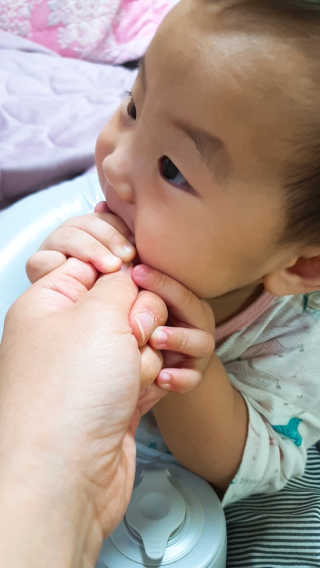 100도 이상에서 삶아 멸균 안심 아이수 구강 티슈 — 5점을 준 리뷰어가 2020년 11월 올린 사용 사진