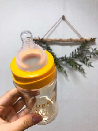유비맘 PPSU 젖병 노꼭지_260ml_컬러 랜덤 발송 — 5점을 준 리뷰어가 2020년 6월 올린 사용 사진