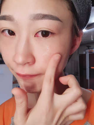[스킨큐어] 산다화 비타민C 화이트닝 에센스 30ml — 5점을 준 리뷰어가 2020년 4월 올린 사용 사진