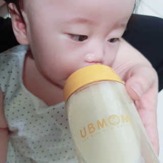 유비맘 PPSU 젖병 노꼭지_260ml_컬러 랜덤 발송 — 5점을 준 리뷰어가 2020년 8월 올린 사용 사진