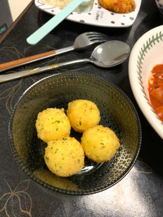가치식탁 리얼치즈스틱, 리얼크림치즈볼 — 5점을 준 리뷰어가 2020년 7월 올린 사용 사진