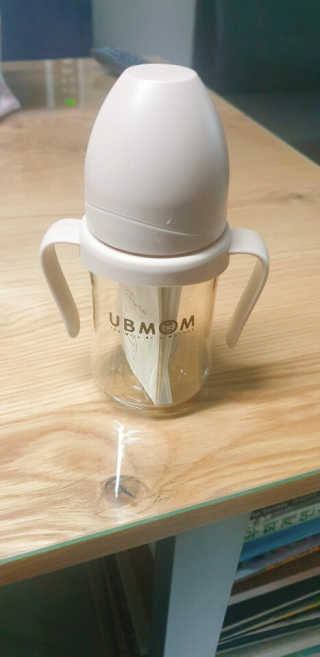 유비맘 샘방지 PPSU 빨대컵_컬러 랜덤 발송 — 5점을 준 리뷰어가 2020년 10월 올린 사용 사진