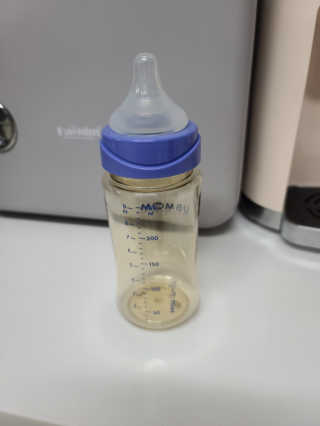 유비맘 PPSU 젖병 노꼭지_260ml_컬러 랜덤 발송 — 5점을 준 리뷰어가 2020년 12월 올린 사용 사진