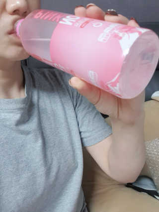 [활력충전 이온음료] 히말라야 핑크솔트를 담은 핑크온 — 5점을 준 리뷰어가 2020년 10월 올린 사용 사진