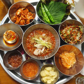 [동네맛집족발] 4개 족발 중 택1 — 5점을 준 리뷰어가 2020년 7월 올린 사용 사진