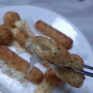 가치식탁 리얼치즈스틱, 리얼크림치즈볼 — 5점을 준 리뷰어가 2020년 11월 올린 사용 사진
