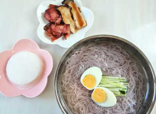 [네이처빌] 우리쌀 흑미비빔냉면,물냉면 총 2종 — 5점을 준 리뷰어가 2020년 7월 올린 사용 사진