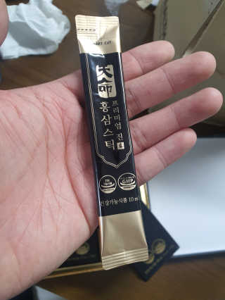 헬스업_천명진프리미엄홍삼스틱_10ml x 30포 — 5점을 준 리뷰어가 2020년 10월 올린 사용 사진