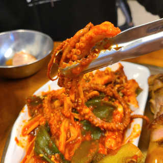 [동네맛집족발] 4개 족발 중 택1 — 5점을 준 리뷰어가 2020년 5월 올린 사용 사진
