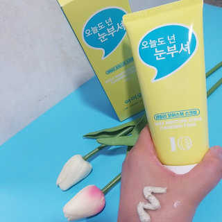IO 아이오 오늘도 넌 눈부셔 - 데일리 스크럽 클렌징폼 — 5점을 준 리뷰어가 2020년 10월 올린 사용 사진