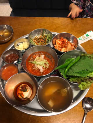 [동네맛집족발] 4개 족발 중 택1 — 5점을 준 리뷰어가 2020년 7월 올린 사용 사진