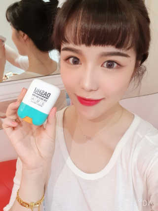 다슈코리아 다슈 솔루션 시카 쉴드 선스틱 — 4점을 준 리뷰어가 2020년 6월 올린 사용 사진