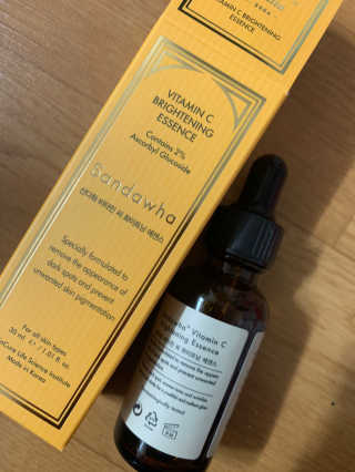 [스킨큐어] 산다화 비타민C 화이트닝 에센스 30ml — 4점을 준 리뷰어가 2020년 4월 올린 사용 사진