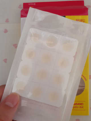 엘라밴드 하이드로 도트 스팟패치 12mm, 10mm — 4점을 준 리뷰어가 2020년 8월 올린 사용 사진