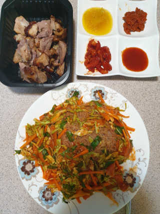쿡스딜리 순살족발+전통보쌈+마늘소스+무김치 — 5점을 준 리뷰어가 2020년 6월 올린 사용 사진