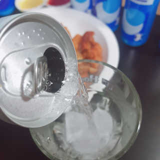 [칼로리 걱정 NO 제로칼로리 탄산음료]  부담없이 즐기는 부르르Brrr~~ 제로 사이다 — 5점을 준 리뷰어가 2020년 12월 올린 사용 사진