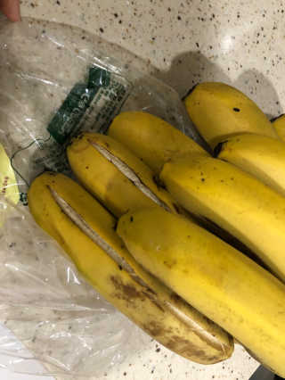 [스미후루] 감숙왕 바나나 1팩 1.3kg + 담요 + 스티커 — 3점을 준 리뷰어가 2020년 10월 올린 사용 사진