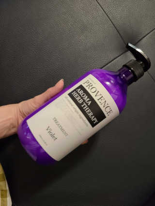 프로방스 바이올렛 퍼퓸 트리트먼트 1000ml 업그레이드 — 4.5점을 준 리뷰어가 2020년 8월 올린 사용 사진