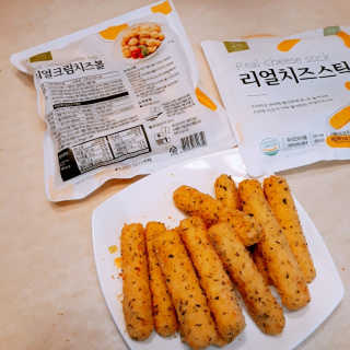가치식탁 리얼치즈스틱, 리얼크림치즈볼 — 5점을 준 리뷰어가 2020년 7월 올린 사용 사진