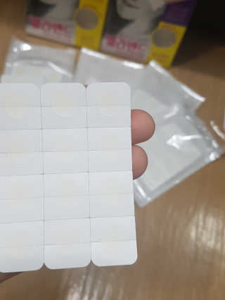 엘라밴드 하이드로 도트 스팟패치 12mm, 10mm — 4점을 준 리뷰어가 2020년 8월 올린 사용 사진