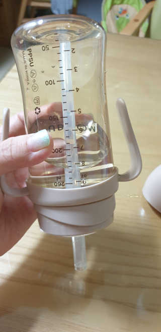 유비맘 샘방지 PPSU 빨대컵_컬러 랜덤 발송 — 5점을 준 리뷰어가 2020년 9월 올린 사용 사진