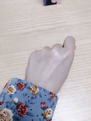 메디힐 수딩 모이스트 선에센스 / 톤업 핑크 선크림 2종 — 5점을 준 리뷰어가 2020년 4월 올린 사용 사진