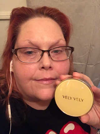 VELY VELY 아우라 허니 글로우 쿠션 — 5점을 준 리뷰어가 2020년 4월 올린 사용 사진