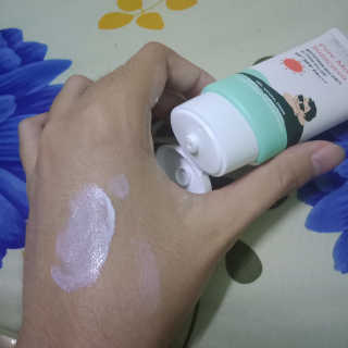 fermierpapa 모 링가 무기질 차 에센스 자외선 차단제 SPF50 + PA +++ 50g — 4점을 준 리뷰어가 2020년 12월 올린 사용 사진