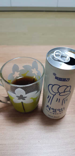 일화 No 슈가0Kcal 스테비아 톡별콜라 콤보팩 250mlX30 캔 — 5점을 준 리뷰어가 2020년 7월 올린 사용 사진
