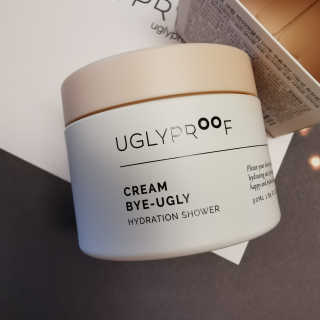 어글리프루프 크림 바이어글리 하이드레이션 샤워 50ml — 5점을 준 리뷰어가 2020년 12월 올린 사용 사진