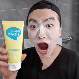 IO 아이오 오늘도 넌 눈부셔 - 데일리 스크럽 클렌징폼 — 5점을 준 리뷰어가 2020년 12월 올린 사용 사진