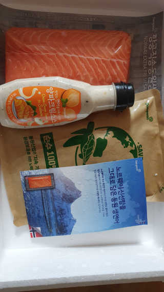 동원산업 항공직송 동원생연어_400g — 5점을 준 리뷰어가 2020년 4월 올린 사용 사진